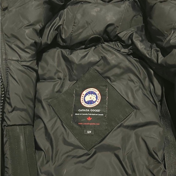 Canada goose women’s jacket - Picture 9 of 9